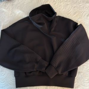 Lululemon pullover size 6